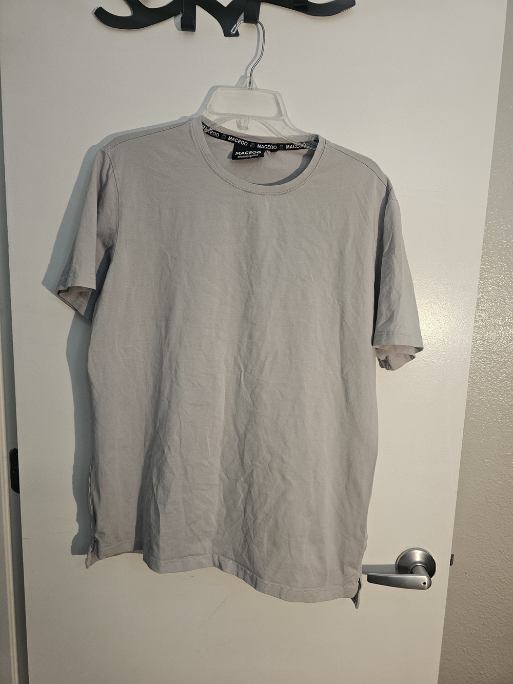 Maceoo meticulously engineered knit crewneck shirt. 4 L